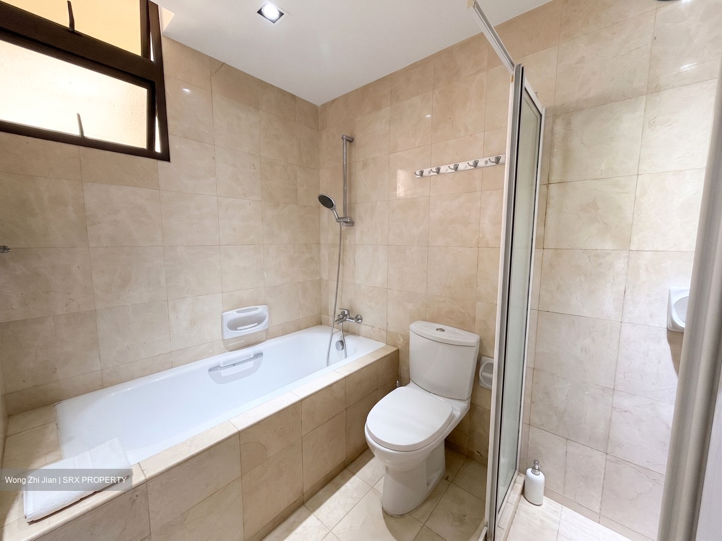 Seletaris (D27), Condominium #570434851